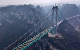 Băng qua "vết nứt Trái đất" chỉ trong 120 giây: Siêu công trình của Trung Quốc khiến thế giới choáng ngợp