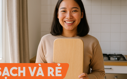 Tôi thử vệ sinh thớt theo cách không ai ngờ: Nấm mốc đen biến mất, gỗ sáng lại và cả nhà yên tâm ăn uống