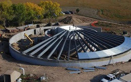 NASA vừa tính toán xong chính xác thời điểm thế giới tận thế, nhưng giới siêu giàu như Mark Zuckerberg, Larry Hall, Robert Vicino...đã âm thầm xây hầm trú ẩn từ nhiều năm trước