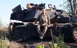 Kornet dễ dàng xuyên thủng lớp giáp và động cơ của xe tăng M1A1 Abrams