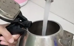 Nói thật: 3 thói quen dùng ấm đun siêu tốc đe dọa sức khỏe cả gia đình, nhiều người mắc phải không hay biết