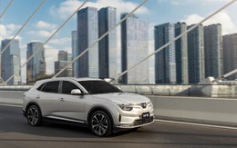 Tỷ phú Phạm Nhật Vượng tung ưu đãi khủng cho loạt ô tô VinFast: Tặng 50 triệu cho khách mua VF 7, cộng thêm 2 năm bảo hiểm siêu giá trị