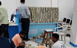 Thu giữ 32 kg vàng trị giá 42 tỷ đồng cùng hơn 160 tỷ tiền mặt từ chủ một doanh nghiệp bất động sản, mất tới 13 tiếng chỉ để kiểm kê