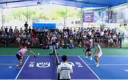 Độc lạ pickleball: Trọng tài "bị thay" ngay giữa trận đấu của Lý Hoàng Nam dù bắt lỗi đúng