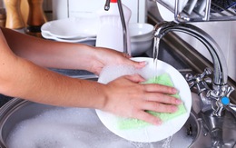 4 kiểu rửa bát càng rửa càng bẩn, tự nuôi mầm bệnh: Tưởng “biết rồi, khổ lắm, nói mãi” nhưng nhiều người vẫn sai