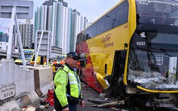 Xe chở khách du lịch đâm vào rào chắn: Tài xế lập tức bị bắt giữ, hé lộ hiện trường khiến 22 người bị thương