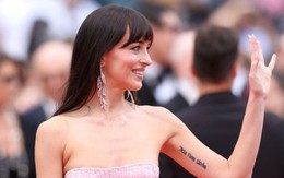 Nữ diễn viên '50 sắc thái' gầy trơ xương, mỹ nhân Pháp diện váy phản cảm tại Cannes