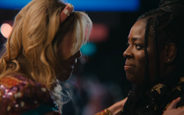 Xem phim Sex Education, tôi xấu hổ vô cùng, giờ mới hiểu vì sao cô giáo lại nhắc khéo "chị nên tiết chế trong việc dạy con"!