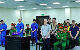 Hai cựu công an bảo kê cho bà trùm ma túy Hương ‘Mẩu’ hầu tòa