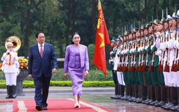 Thời trang là quyền lực mềm: Bí quyết gây ấn tượng của nữ Thủ tướng trẻ nhất Thái Lan