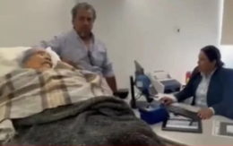 Cụ bà 96 tuổi liệt giường vẫn phải ra ngân hàng định danh mới được nhận lương