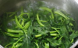 Loại rau dân dã "bơm" retinol tự nhiên của người Việt còn siêu giàu vitamin C, ăn đều để da luôn căng mọng collagen