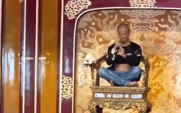 Ngai vàng triều Nguyễn bị xâm hại