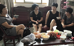 Nghe tin mẹ chồng cũ bệnh nặng, tôi đến thăm thì tình cờ gặp 3 người phụ nữ, chuyện xảy ra sau đó khiến tôi suốt đời không quên