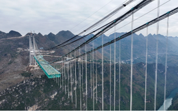 Lớn nhất, rộng nhất, cao nhất: Trung Quốc khiến thế giới giật mình vì xây thần tốc hàng loạt công trình khổng lồ ‘lơ lửng trên mây’, cứ hoàn thành là lập kỷ lục khó xô đổ