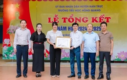 Khen thưởng cô giáo Nam Định dũng cảm nhảy sông cứu người