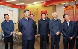 Chiếc áo khoác gió không chỉ để mặc: Ông Tập định hình thời trang chính trị Trung Quốc như thế nào?