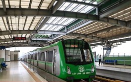 Kính lan can nứt vỡ, mái che thủng mảng lớn ở ga đường sắt Cát Linh - Hà Đông