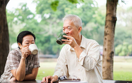 COVID-19 trở lại, khuyến cáo người trung niên và cao tuổi: Ít đụng 2 thứ, ăn nhiều 3 món, làm tốt 4 việc, tăng cường miễn dịch