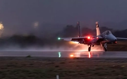 'Tên lửa siêu thanh' lao vào sân bay của Israel