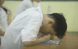 Xót xa lời "cầu cứu" của người mẹ có con học lớp 12: Em mệt mỏi, bế tắc, lo lắng lắm rồi...