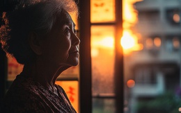 Mẹ già ở quê lên thành phố sống cùng con dâu, choáng vì nhà to như cái công ty, làm gì cũng nghe tiếng "beep beep" nên hoảng sợ đòi về