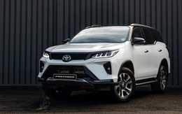 Toyota Fortuner 2025 ra mắt tháng sau: Lần đầu có bản hybrid, bổ sung ADAS, thiết kế thay đổi nhẹ