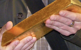 Phát hiện số vàng thỏi trị giá gần 2.000 tỷ đồng trong gara ô tô của một căn nhà phố