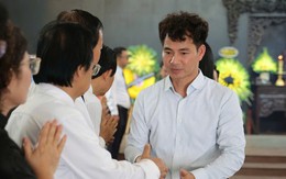 NSND Xuân Bắc và đồng nghiệp tiễn đưa PGS.TS Nguyễn Lân Cường về nơi an nghỉ