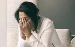 Đóng 1 tỷ tiền bảo hiểm suốt 10 năm, đến hạn rút tiền thì nhân viên thông báo: Chị phải đợi 65 năm nữa