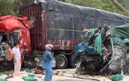 Xe tải tông xe đầu kéo, 2 nạn nhân thương vong mắc kẹt trong cabin