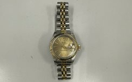 Sân bay Tân Sơn Nhất tìm người bỏ quên đồng hồ "logo Rolex", giày "có chữ Versace"