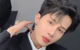 Jack và dàn sao bán lightstick giá triệu đồng, fan vẫn chi mạnh vì điều gì?