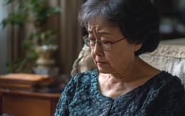 20 năm chăm chồng liệt, tôi không ngờ con mình lại là người giữ bí mật về bố khiến tim tôi tan nát