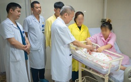 Lời thỉnh cầu xúc động của người mẹ khi chuẩn bị "hậu sự" cho con, kỳ tích đã xảy ra với 1% cơ hội sống