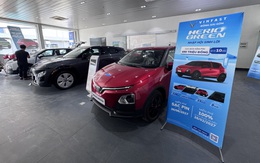 Sức mua xe điện tăng, xe xăng giảm