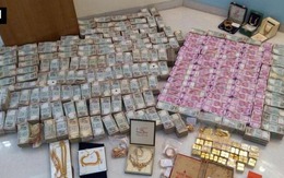 Tịch thu 32 kg vàng và hàng cọc tiền mặt trị giá 16 tỷ đồng giấu trong tường gạch nhà vệ sinh