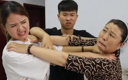 Cứ mỗi lần vợ chồng tôi định ra ở riêng là lại có chuyện xảy ra, đến mức tôi nghi ngờ bố mẹ chồng cố tình giả vờ