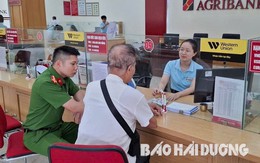 Có 3 sổ tiết kiệm, cụ ông 79 tuổi chỉ rút 1 quyển để chuyển khoản 200 triệu đồng: Nhân viên Agribank nhận giao dịch, rồi báo công an