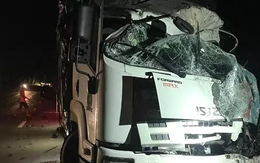 Hiện trường vụ hai xe tải đấu đầu khiến 4 người thương vong ở Bình Dương