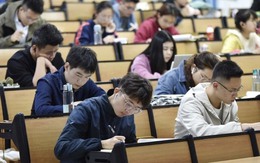 Chuyên gia nổi tiếng khuyên "tuyệt đối đừng chọn ngành học này, chỉ tốn cơm tốn gạo cha mẹ", dân tình tranh cãi dữ dội: Thiển cận quá!