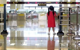 Người cha tranh thủ ra ngoài lúc con đang ngủ, không ngờ khi trở về lại chứng kiến điều ám ảnh cả đời