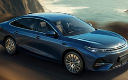 Hãng xây nhà máy 4.100 tỷ ở Thái Bình có sedan ngang cỡ Camry, 'ăn xăng' 2L/100km, giá chưa tới 400 triệu