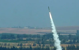 Iran tuyên bố sẵn sàng dừng tấn công, Yemen phóng tên lửa tấn công Israel