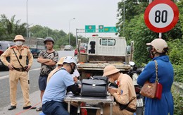Nhiều tài xế xe máy bị xử phạt vì đi vào cao tốc Đại lộ Thăng Long