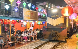 Báo nước ngoài nói 1 điều bất ngờ về cà phê đường tàu ở Hà Nội