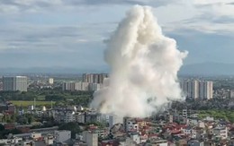 Sau tiếng nổ lớn, ngôi nhà ở Hà Nội bốc cháy ngùn ngụt, ít nhất 1 người tử vong