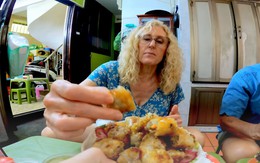 Khách Tây ăn 1 món bún Việt Nam xong nhận xét ‘ngon nhất, về Mỹ phải tìm mới được’