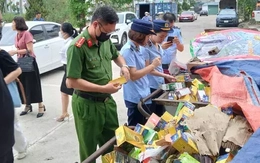 Phát hiện hàng vạn hộp thực phẩm chức năng hết hạn bị đổ tại điểm tập kết rác ở Hạ Long