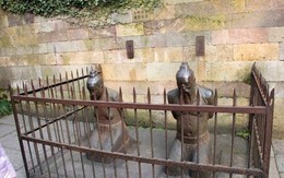 Sự thật về 4 bức tượng quỳ gối ở Trung Quốc, bị người đời đánh đập phỉ nhổ suốt nghìn năm, phải đúc lại 13 lần